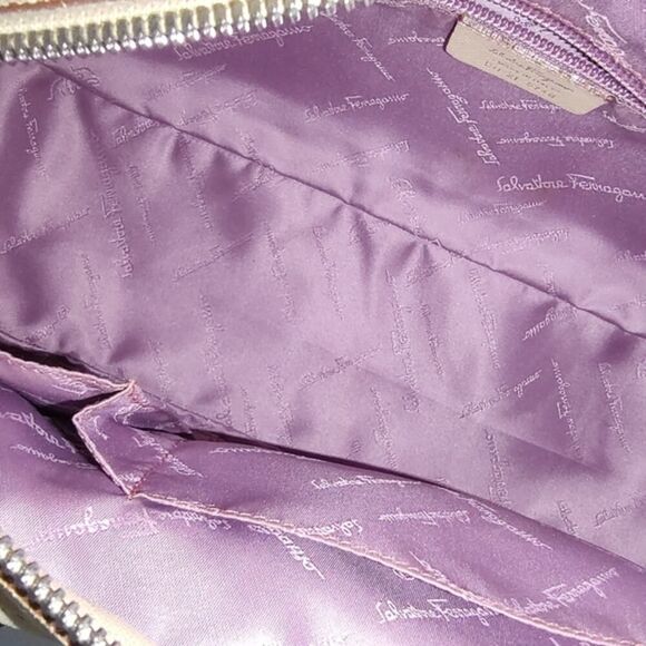 Ferragamo suede gancini shoulder bag EUC - Picture 8 of 10